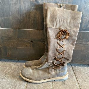Brown suede Born boots